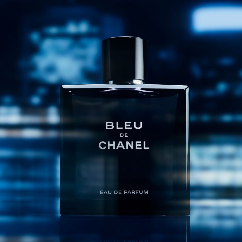 CHANEL Bleu De Chanel, Eau de Parfum Uomo, 150 ml Spray, Fragranza maschile aromatica e legnosa, Profumo intenso, seducente e intramontabile