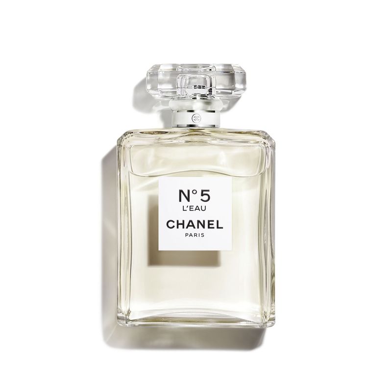 CHANEL N°5 L'eau, Eau De Toilette Donna, 100 ml Vaporizzatore, Profumo Floreale Aldeidico Fresco, Leggero e Agrumato per una Eleganza Moderna CHANEL N°5 L'eau, Eau De Toilette Donna, 100 ml Vaporizzatore, Profumo Floreale Aldeidico Fresco, Leggero e Agrumato per una Eleganza Moderna