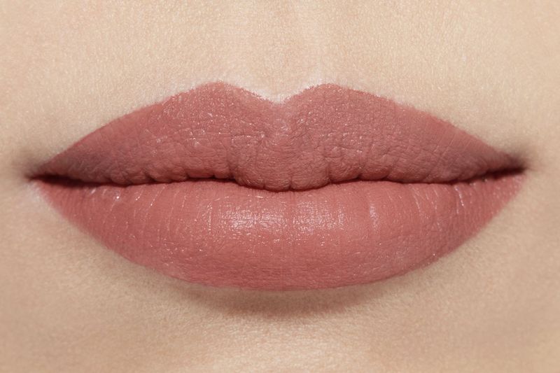 CHANEL Rouge Allure Velvet, Rossetto Vellutato Luminoso, 3.5 g, Colore 62 Libre, Effetto Mat, Lunga Tenuta, Comfortevole, Make-Up Labbra Donna