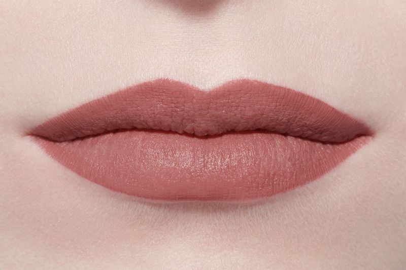 CHANEL Rouge Allure Velvet, Rossetto Vellutato Luminoso, 3.5 g, Colore 62 Libre, Effetto Mat, Lunga Tenuta, Comfortevole, Make-Up Labbra Donna