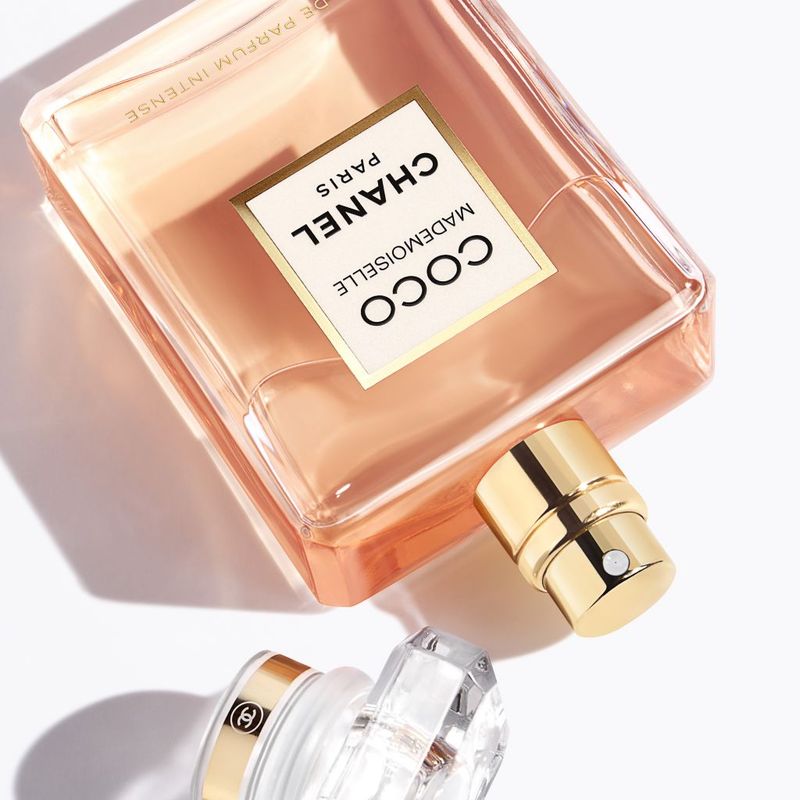 CHANEL Coco Mademoiselle Eau de Parfum Intense, Profumo Donna, 50 ml Spray, Fragranza Ambrata Boschiva, Intensa e a Lunga Durata CHANEL Coco Mademoiselle Eau de Parfum Intense, Profumo Donna, 50 ml Spray, Fragranza Ambrata Boschiva, Intensa e a Lunga Durata