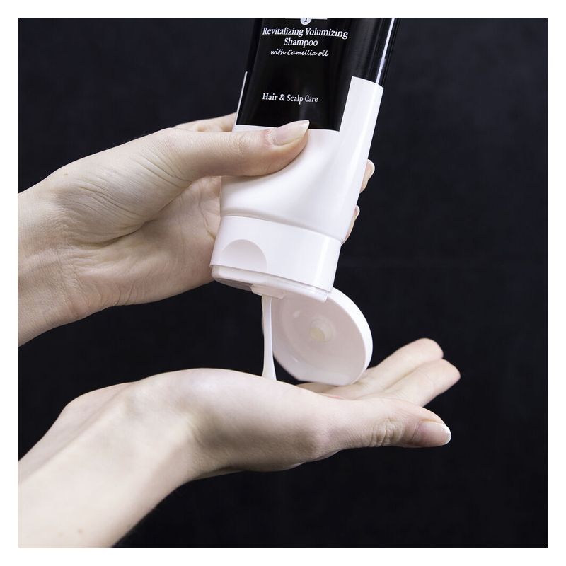 Sisley Hair Rituel Soin Lavant Revitalisant Volumateur, Shampoo Volumizzante per Capelli Fini e Piatti, con Olio di Camelia, 200 ml Sisley Hair Rituel Soin Lavant Revitalisant Volumateur, Shampoo Volumizzante per Capelli Fini e Piatti, con Olio di Camelia, 200 ml