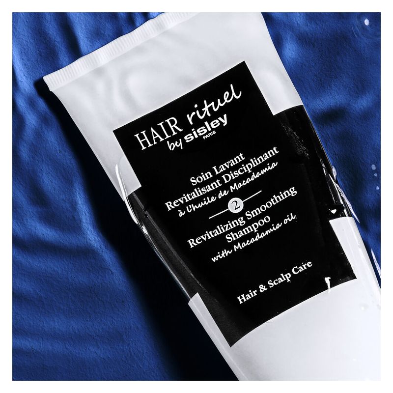 Sisley Hair Rituel Soin Lavant Disciplinant, Shampoo Lisciante Anticrespo, 200 ml, con Olio di Macadamia per Capelli Indisciplinati, Effetto Seta Sisley Hair Rituel Soin Lavant Disciplinant, Shampoo Lisciante Anticrespo, 200 ml, con Olio di Macadamia per Capelli Indisciplinati, Effetto Seta