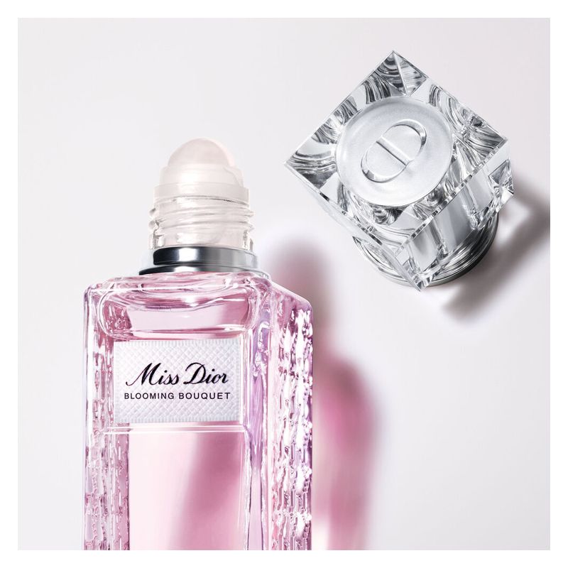 DIOR Miss Dior Blooming Bouquet, Eau de Toilette Roller-Pearl Donna, 20 ml, Formato da Viaggio Compatto, Profumo Floreale Fresco con note di Peonia DIOR Miss Dior Blooming Bouquet, Eau de Toilette Roller-Pearl Donna, 20 ml, Formato da Viaggio Compatto, Profumo Floreale Fresco con note di Peonia