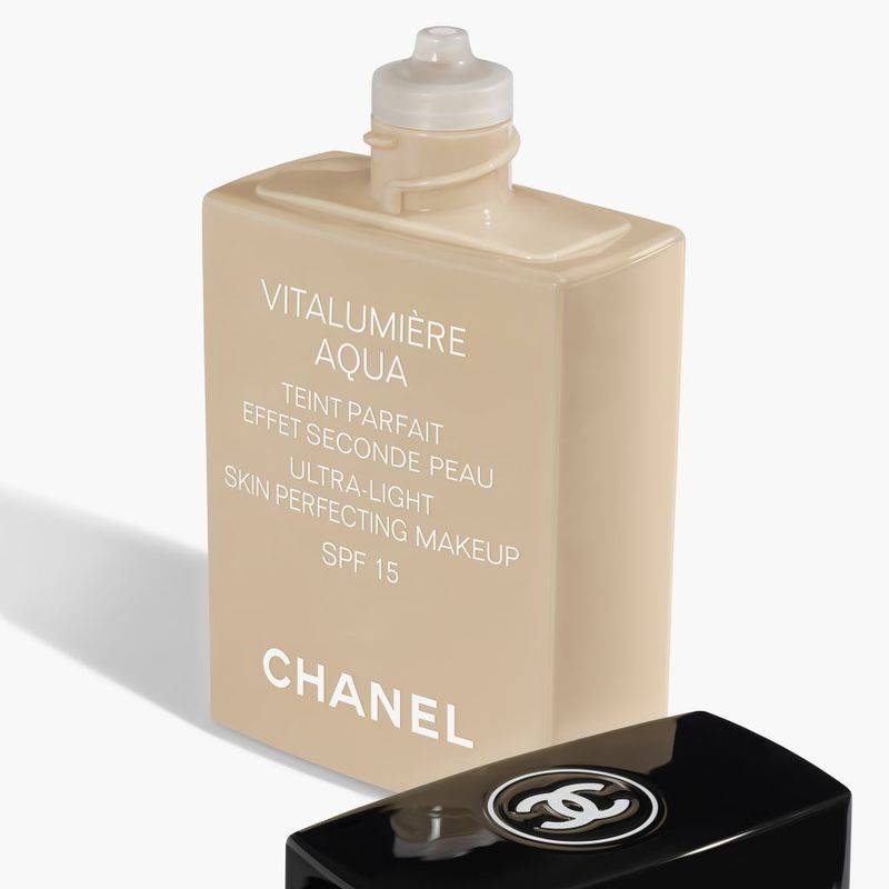 CHANEL Vitalumière Aqua