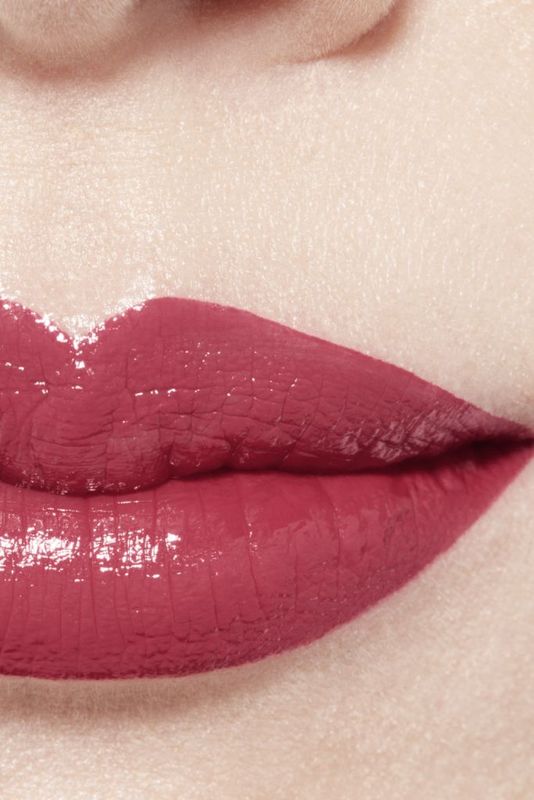 CHANEL Rouge Allure Laque, Rossetto Fluido Brillante, 64 Exigence, 5,5 ml, Lunga Tenuta, Finish Satinato, Idratante e Resistente all'Acqua CHANEL Rouge Allure Laque, Rossetto Fluido Brillante, 64 Exigence, 5,5 ml, Lunga Tenuta, Finish Satinato, Idratante e Resistente all'Acqua