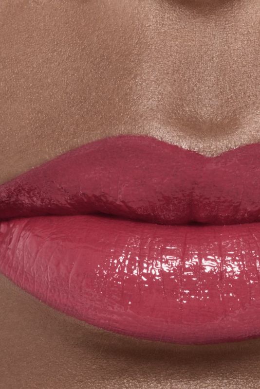 CHANEL Rouge Allure Laque, Rossetto Fluido Brillante, 64 Exigence, 5,5 ml, Lunga Tenuta, Finish Satinato, Idratante e Resistente all'Acqua CHANEL Rouge Allure Laque, Rossetto Fluido Brillante, 64 Exigence, 5,5 ml, Lunga Tenuta, Finish Satinato, Idratante e Resistente all'Acqua