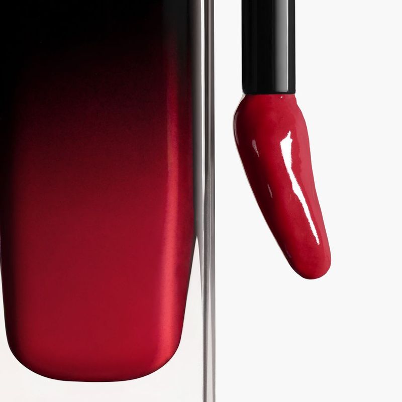 CHANEL Rouge Allure Laque Rossetto Liquido Brillante, 73 Invincible, Lunga Tenuta e Idratante, 5.5 ml, Make-up Labbra Professionale, Colore Intenso