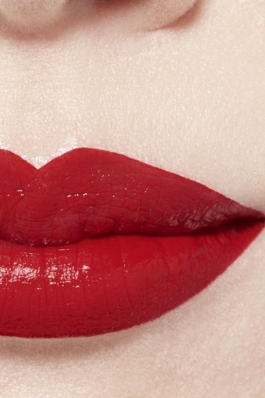 CHANEL Rouge Allure Laque Rossetto Liquido Brillante, 73 Invincible, Lunga Tenuta e Idratante, 5.5 ml, Make-up Labbra Professionale, Colore Intenso