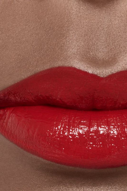 CHANEL Rouge Allure Laque Rossetto Liquido Brillante, 73 Invincible, Lunga Tenuta e Idratante, 5.5 ml, Make-up Labbra Professionale, Colore Intenso