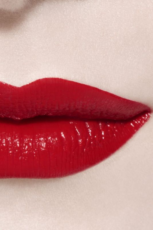 CHANEL Rouge Allure Laque Rossetto Liquido Brillante, 73 Invincible, Lunga Tenuta e Idratante, 5.5 ml, Make-up Labbra Professionale, Colore Intenso