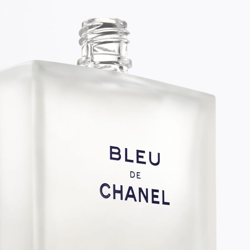 CHANEL Bleu De Chanel, Lozione Dopobarba Uomo, 100 ml, Lenitivo e Rinfrescante, Profumo Uomo dalle note aromatico-boschive CHANEL Bleu De Chanel, Lozione Dopobarba Uomo, 100 ml, Lenitivo e Rinfrescante, Profumo Uomo dalle note aromatico-boschive