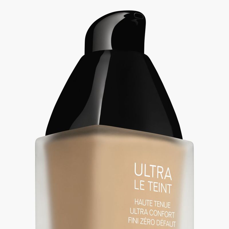 CHANEL Ultra Le Teint Fluide, Fondotinta Fluido Lunga Tenuta Donna, 30 ml, B40 Beige, Effetto Opaco Luminoso e Comfort 24h, Make-up Viso No Transfer