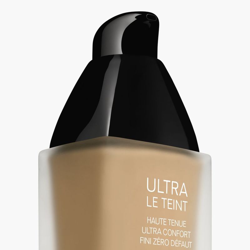 CHANEL Ultra Le Teint Fluide, Fondotinta Fluido Lunga Tenuta, Donna, 30 ml, Colore B50, Finish Opaco Luminoso, per un incarnato naturale e impeccabile