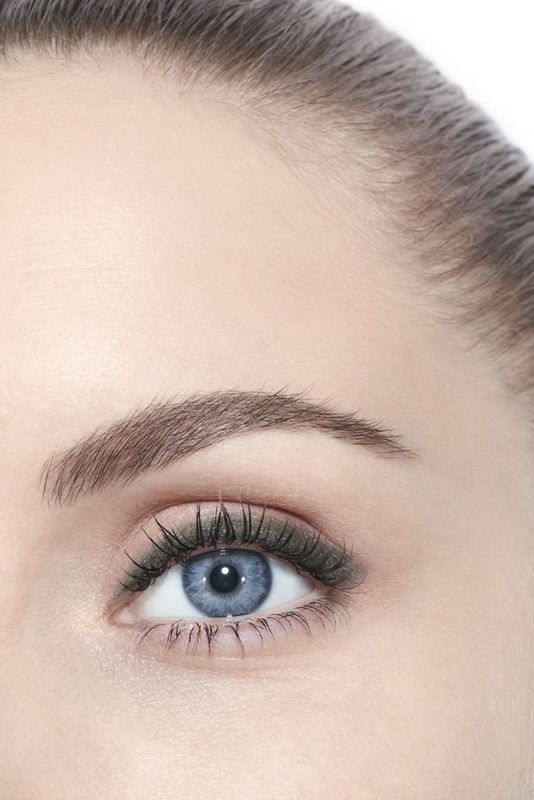 CHANEL Le Crayon Yeux, Matita Contorno Occhi Donna, 1 g, 71 Black Jade, Lunga Tenuta, Sfumabile con Temperino, Eyeliner di Precisione dal colore intenso CHANEL Le Crayon Yeux, Matita Contorno Occhi Donna, 1 g, 71 Black Jade, Lunga Tenuta, Sfumabile con Temperino, Eyeliner di Precisione dal colore intenso