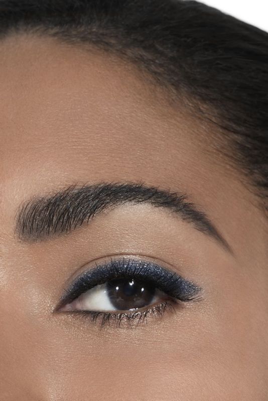 CHANEL Le Crayon Yeux, Matita Contorno Occhi di Precisione, 19 Blue Jean, 1 g, Sfumabile con Applicatore e Temperino, Eyeliner a Lunga Tenuta