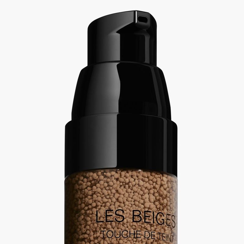 CHANEL Les Beiges Touche De Teint, Fondotinta Idratante e Illuminante Donna, Colore B60, 20 ml, Water-Fresh Complexion Touch per incarnato luminoso CHANEL Les Beiges Touche De Teint, Fondotinta Idratante e Illuminante Donna, Colore B60, 20 ml, Water-Fresh Complexion Touch per incarnato luminoso