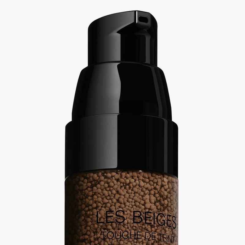 CHANEL Les Beiges Touche De Teint, Fondotinta Water-Fresh Donna, 20 ml, Colore BD121, Uniformante e Illuminante con Acido Ialuronico CHANEL Les Beiges Touche De Teint, Fondotinta Water-Fresh Donna, 20 ml, Colore BD121, Uniformante e Illuminante con Acido Ialuronico