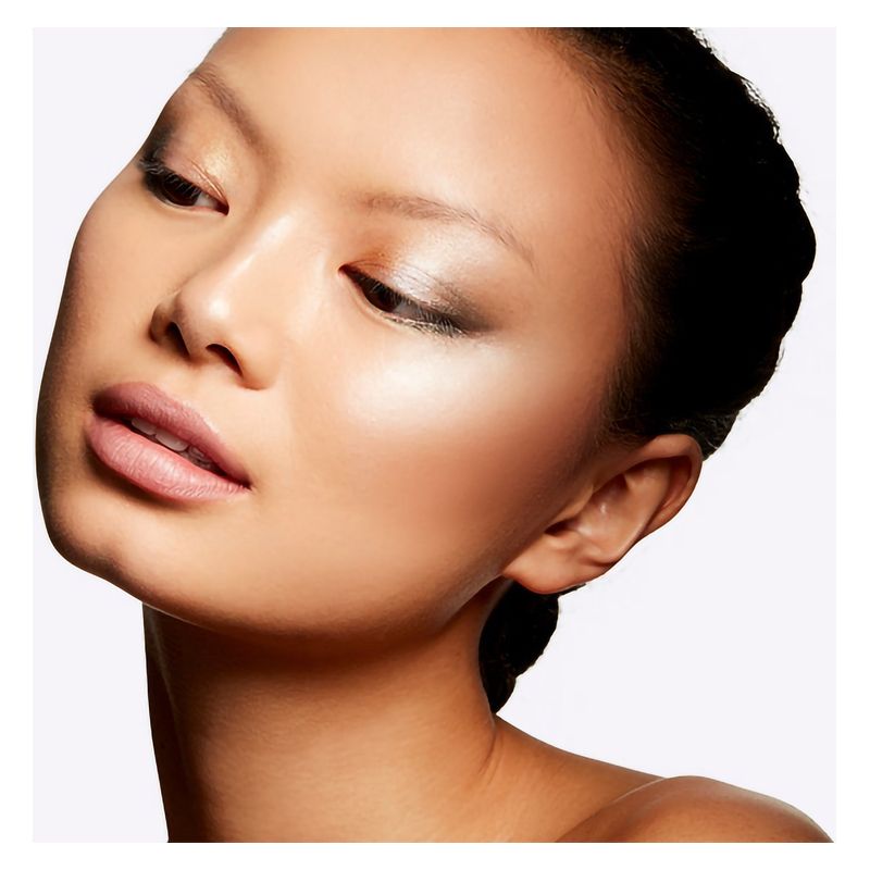 MAC Extra Dimension Skinfinish - Un Illuminante Con Riflessi Prismatici