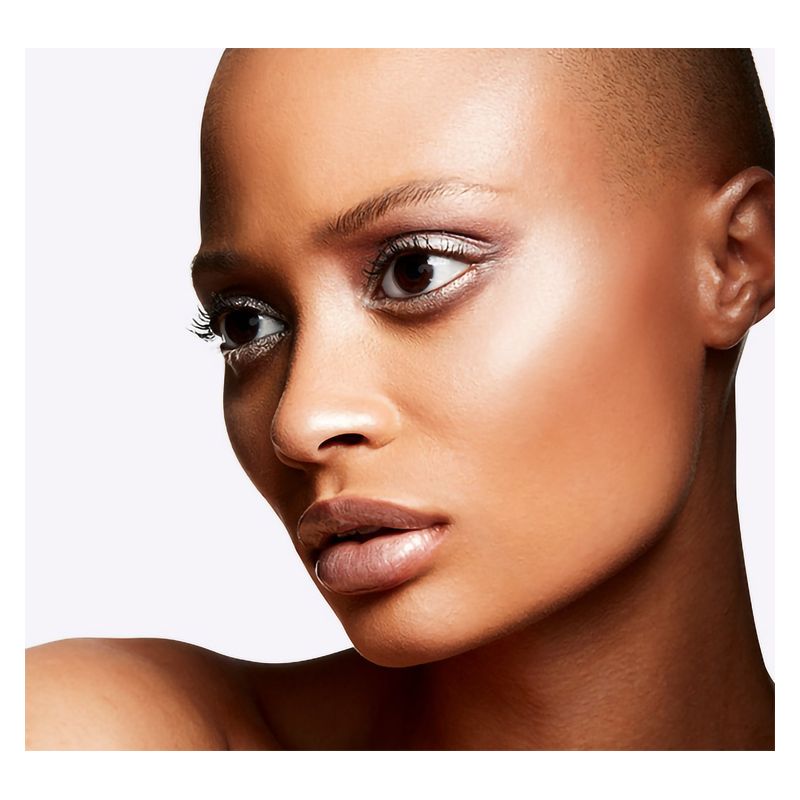 MAC Extra Dimension Skinfinish - Un Illuminante Con Riflessi Prismatici