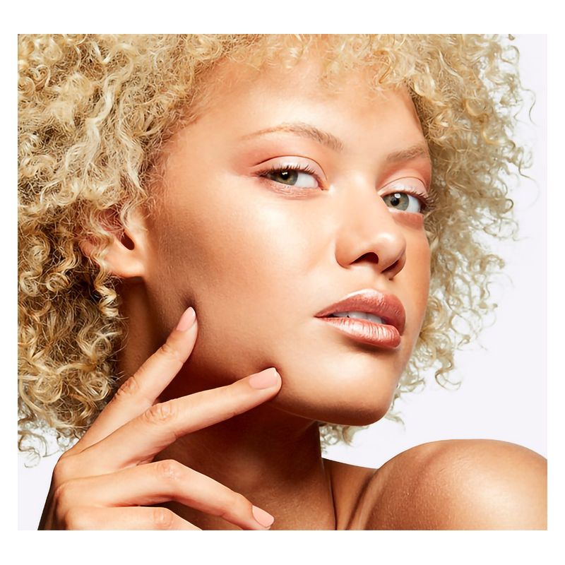 MAC Extra Dimension Skinfinish - Un Illuminante Con Riflessi Prismatici