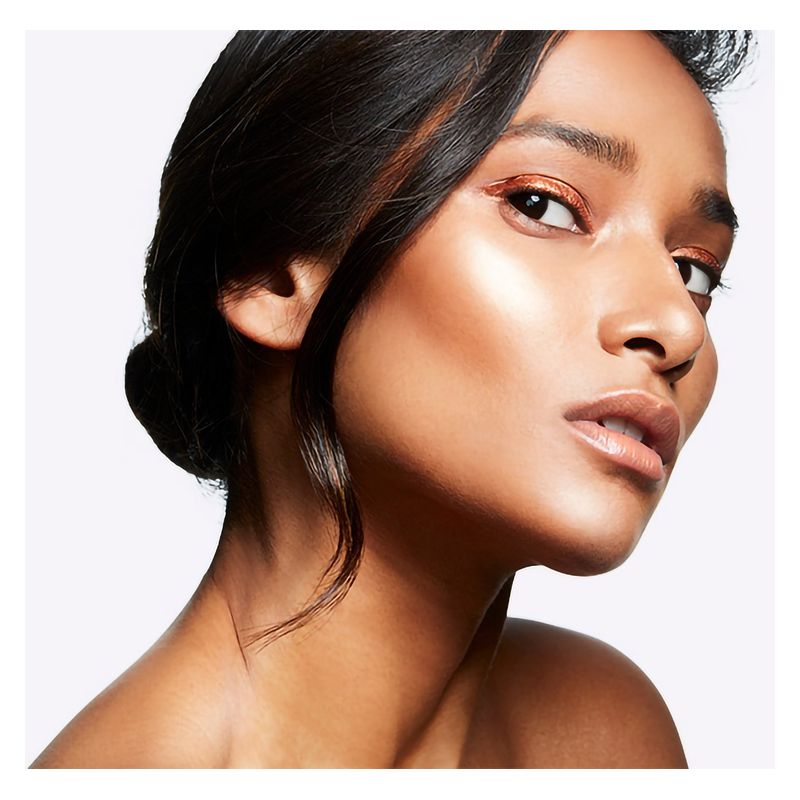 MAC Extra Dimension Skinfinish - Un Illuminante Con Riflessi Prismatici