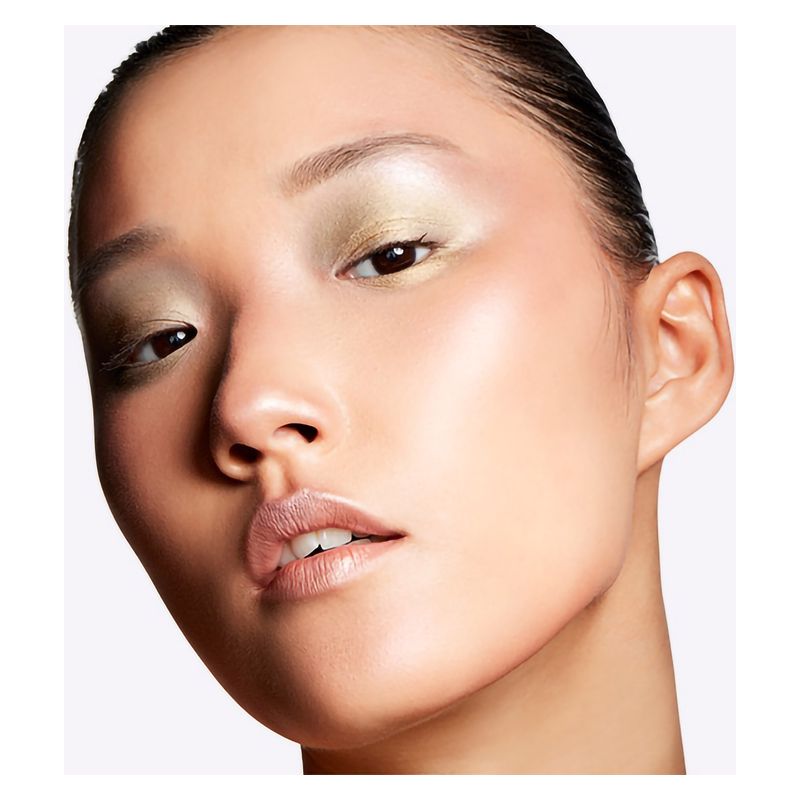 MAC Extra Dimension Skinfinish - Un Illuminante Con Riflessi Prismatici