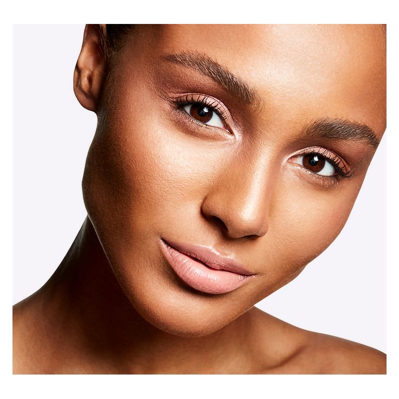 MAC Extra Dimension Skinfinish - Un Illuminante Con Riflessi Prismatici