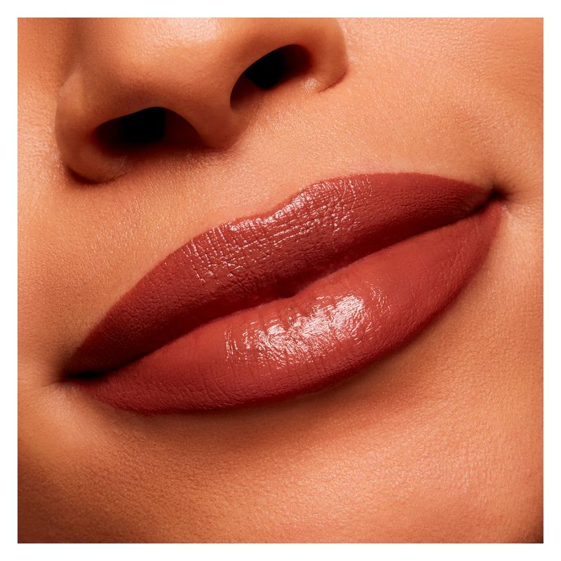 MAC Powder Kiss Velvet Blur Slim Stick, Rossetto Idratante Matte, 2 g, Colore Spice World, Effetto Vellutato e Lunga Tenuta, Rossetto Idratante