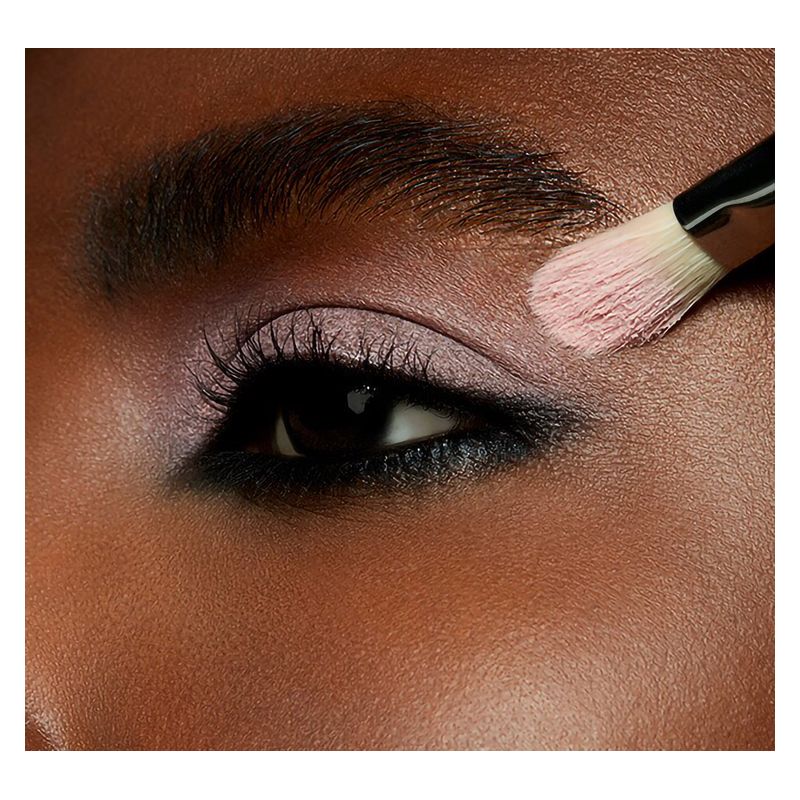 MAC Powder Kiss Soft Matte Eye Shadow, Ombretto Donna, 1.5 g, Colore FELT CUTE, Finish Soft Matte per un look sfumato e vellutato a lunga tenuta