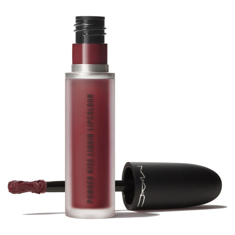 MAC Powder Kiss Liquid Lipcolour, Rossetto Liquido Effetto Opaco Donna, 5 ml, Colore Pretty Pleats!, Tinta labbra idratante e a lunga tenuta MAC Powder Kiss Liquid Lipcolour, Rossetto Liquido Effetto Opaco Donna, 5 ml, Colore Pretty Pleats!, Tinta labbra idratante e a lunga tenuta