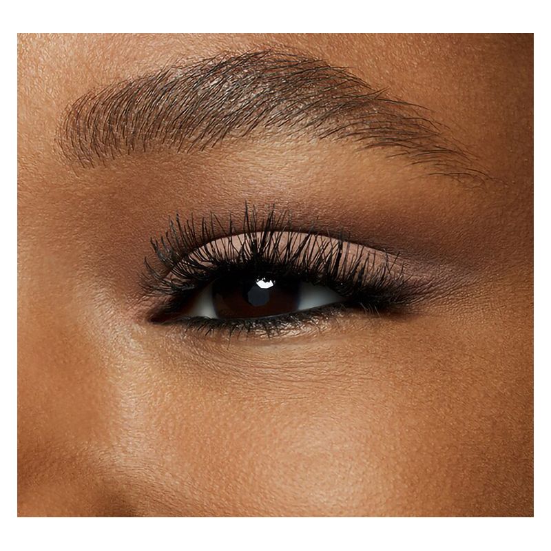 MAC Eye Shadow Pro Palette Refill Pan, Ombretto in Cialda, Cozy Grey, 1.5 g, Finish Matte, Altamente Pigmentato e a Lunga Tenuta MAC Eye Shadow Pro Palette Refill Pan, Ombretto in Cialda, Cozy Grey, 1.5 g, Finish Matte, Altamente Pigmentato e a Lunga Tenuta