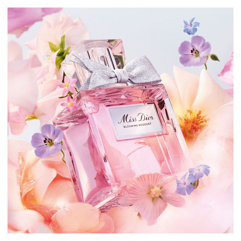 DIOR Miss Dior Blooming Bouquet, Eau de Toilette Donna, 30 ml Spray, Profumo Floreale Fresco con Note di Peonia, Rosa Damascena e Muschi Bianchi DIOR Miss Dior Blooming Bouquet, Eau de Toilette Donna, 30 ml Spray, Profumo Floreale Fresco con Note di Peonia, Rosa Damascena e Muschi Bianchi