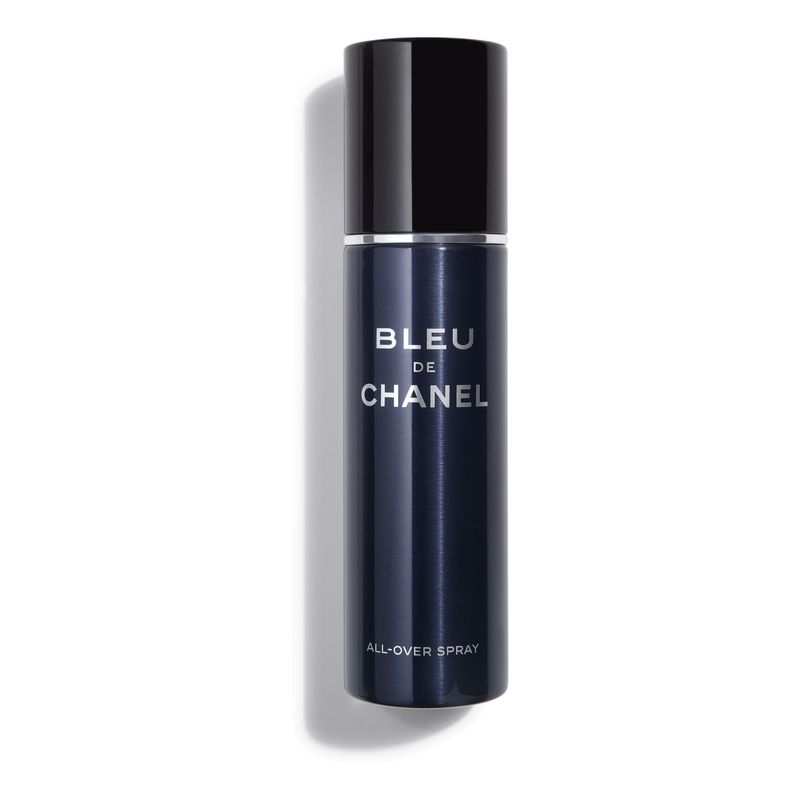 CHANEL Bleu De Chanel All-Over Spray, Profumo Corpo Uomo, 100 ml, Fragranza maschile fresca, boschiva e idratante per una profumazione elegante CHANEL Bleu De Chanel All-Over Spray, Profumo Corpo Uomo, 100 ml, Fragranza maschile fresca, boschiva e idratante per una profumazione elegante