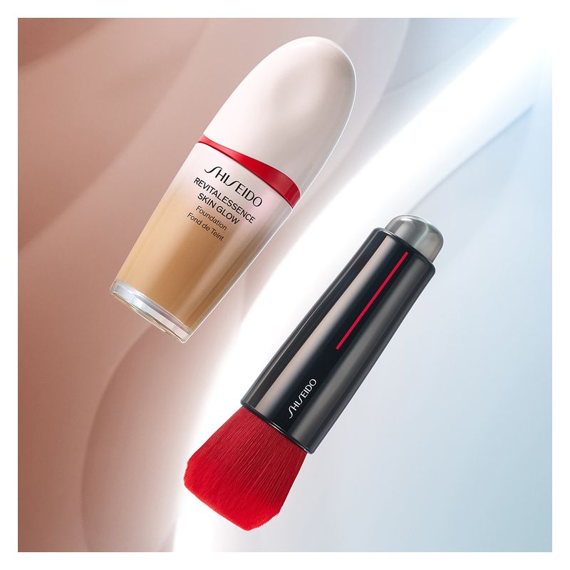 Shiseido REVITALESSENCE SKIN GLOW FOUNDATION SPF 30