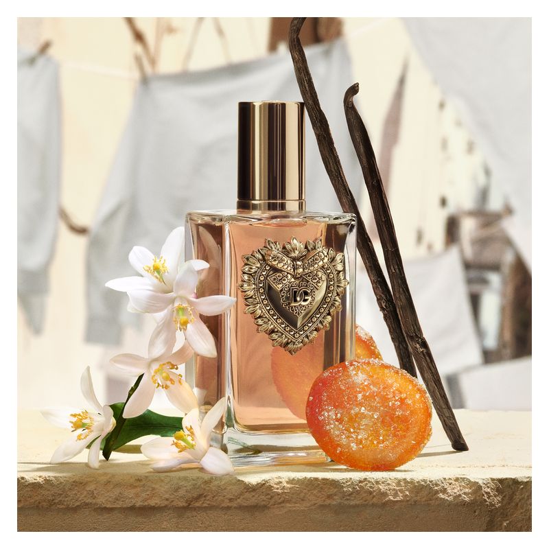Dolce & Gabbana Devotion, Eau de Parfum Donna, 50 ml Spray, Fragranza Gourmand avvolgente, Profumo femminile con Cuore Sacro, Ambrato Vanigliato