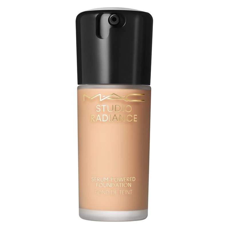 MAC Studio Radiance Serum-Powered Foundation, Fondotinta Siero Idratante, 30 ml, NW18, Finish Luminoso e Lunga Tenuta, per Pelle Radiosa e Levigata MAC Studio Radiance Serum-Powered Foundation, Fondotinta Siero Idratante, 30 ml, NW18, Finish Luminoso e Lunga Tenuta, per Pelle Radiosa e Levigata