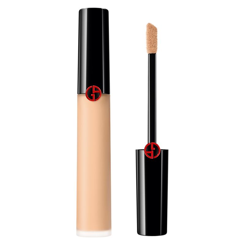 Armani POWER FABRIC + CONCEALER - Un correttore liquido a lunga tenuta e ad alta coprenza con un finish mat vellutato.