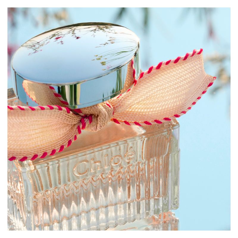 Chloé L'Eau de Parfum Lumineuse, Eau de Parfum Donna, 30 ml Spray, Fragranza Floreale Ambrata con Rosa e Vaniglia, Profumo femminile solare