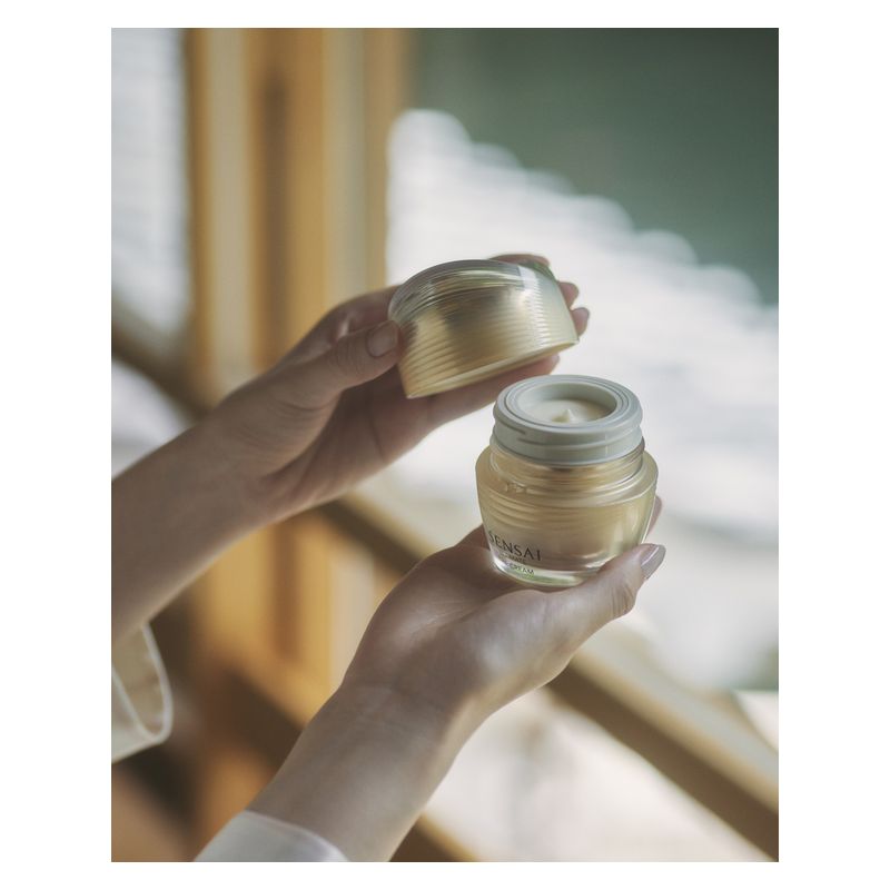 SENSAI Ultimate The Cream, Crema Viso Anti-età Globale, Ricarica 40 ml, Trattamento Lusso Rivitalizzante e Illuminante per Pelle di Seta (Silk Skin) SENSAI Ultimate The Cream, Crema Viso Anti-età Globale, Ricarica 40 ml, Trattamento Lusso Rivitalizzante e Illuminante per Pelle di Seta (Silk Skin)