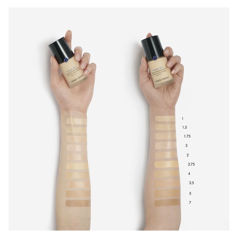 Armani DESIGNER GLOW - Fondotinta illuminante rivitalizzante