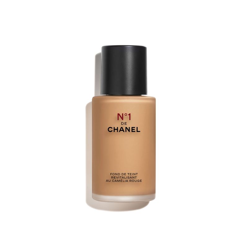 CHANEL N°1 De Chanel Fondotinta Rivitalizzante, Make-Up Viso Donna, 30 ml, Colore BR102, Idratante e Illuminante con Camelia Rossa per Pelli Sensibili CHANEL N°1 De Chanel Fondotinta Rivitalizzante, Make-Up Viso Donna, 30 ml, Colore BR102, Idratante e Illuminante con Camelia Rossa per Pelli Sensibili