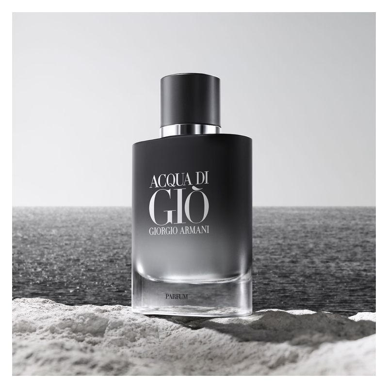 Armani Acqua Di Giò Parfum, Parfum Uomo, 200 ml, Spray Ricaricabile, Profumo Legnoso Acquatico con Note Marine e Incenso, Lunga Durata