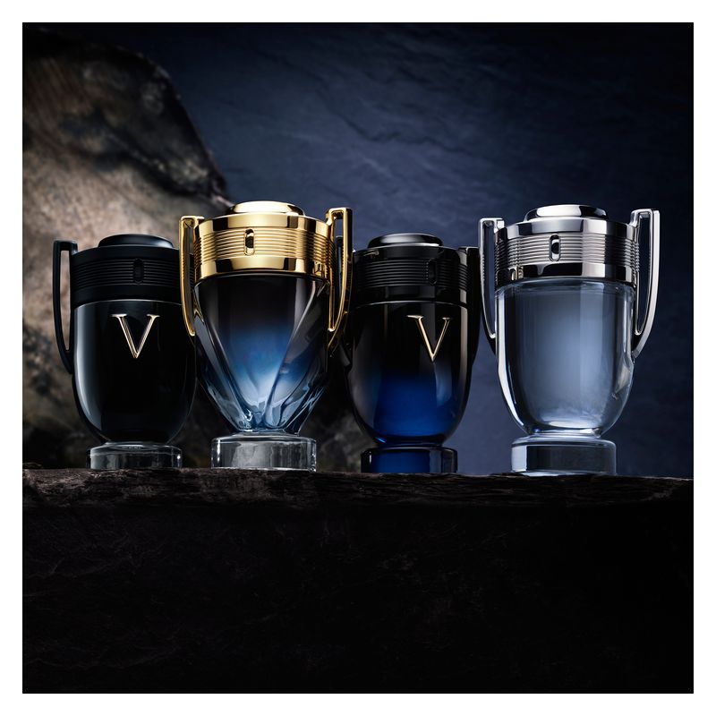 Rabanne Invictus Parfum, Parfum Uomo, 50 ml Spray, Fragranza aromatica, legnosa e acquatica, Profumo maschile per l'eroe che trasforma la vita in leggenda