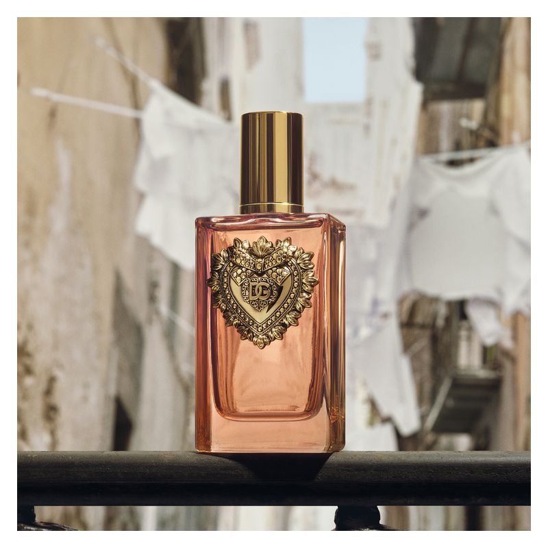 Dolce & Gabbana Devotion Eau de Parfum Intense Donna, 100 ml Spray, Profumo Ambrato Vanigliato Gourmand, Fragranza sensuale e persistente Dolce & Gabbana Devotion Eau de Parfum Intense Donna, 100 ml Spray, Profumo Ambrato Vanigliato Gourmand, Fragranza sensuale e persistente
