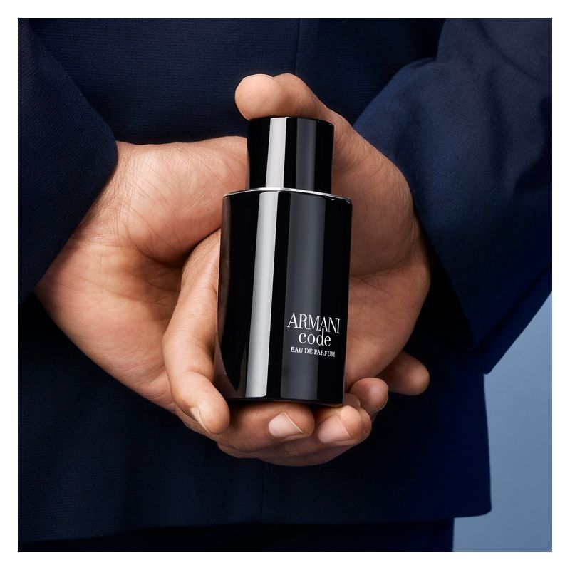 Armani Code, Eau de Parfum Uomo, 30 ml Spray, Fragranza ambrata legnosa, Profumo maschile intenso e seducente con Fava Tonka, Vaniglia e Legno di Cedro