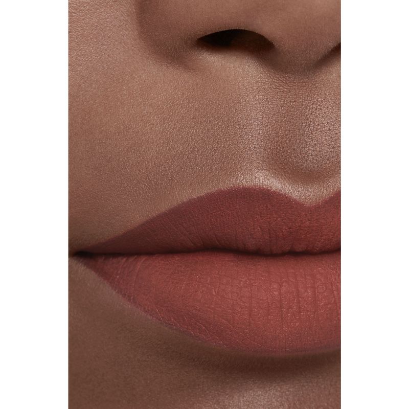 CHANEL Rouge Allure Liquid Velvet, Rossetto Fluido Opaco Intenso, 228 Fascinante, 6 ml, Lunga Tenuta 12h, Comfort Idratante, Make-up Labbra Effetto Velluto CHANEL Rouge Allure Liquid Velvet, Rossetto Fluido Opaco Intenso, 228 Fascinante, 6 ml, Lunga Tenuta 12h, Comfort Idratante, Make-up Labbra Effetto Velluto
