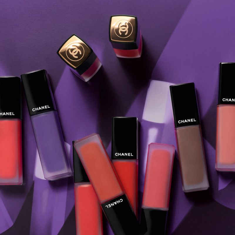 CHANEL Rouge Allure Liquid Velvet, Rossetto Fluido Opaco Intenso, 228 Fascinante, 6 ml, Lunga Tenuta 12h, Comfort Idratante, Make-up Labbra Effetto Velluto CHANEL Rouge Allure Liquid Velvet, Rossetto Fluido Opaco Intenso, 228 Fascinante, 6 ml, Lunga Tenuta 12h, Comfort Idratante, Make-up Labbra Effetto Velluto