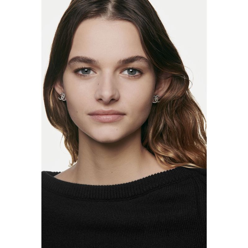 CHANEL ULTRA LE TEINT VELVET