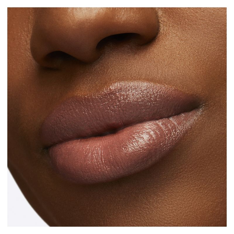 MAC Lustreglass Lipstick, Rossetto Brillante Lunga Tenuta, 3 g, Well, Well, Well, Formula idratante con finish lucido per labbra luminose e curate MAC Lustreglass Lipstick, Rossetto Brillante Lunga Tenuta, 3 g, Well, Well, Well, Formula idratante con finish lucido per labbra luminose e curate